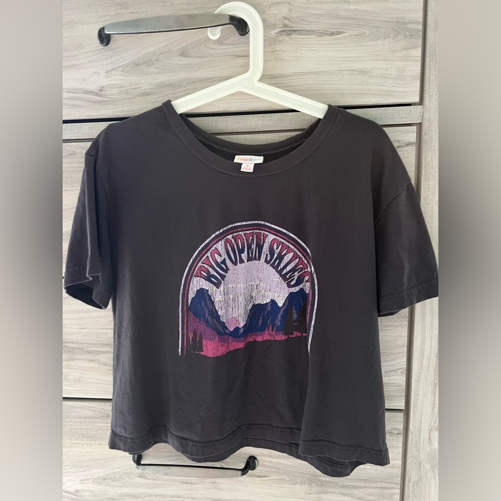 Womens LuLaRoe, Size Small comfy, loose boyfriend fit T-shirt
